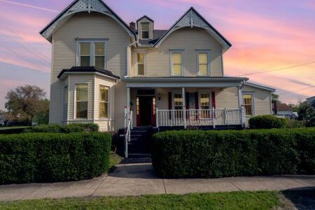 Spacious Upstairs 1Bed- Walking Distance To Beach Outlet Mall Michigan City Exterior photo